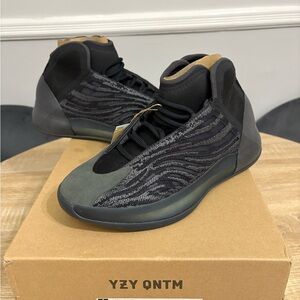 Authentic adidas YZY QNTM sneakers